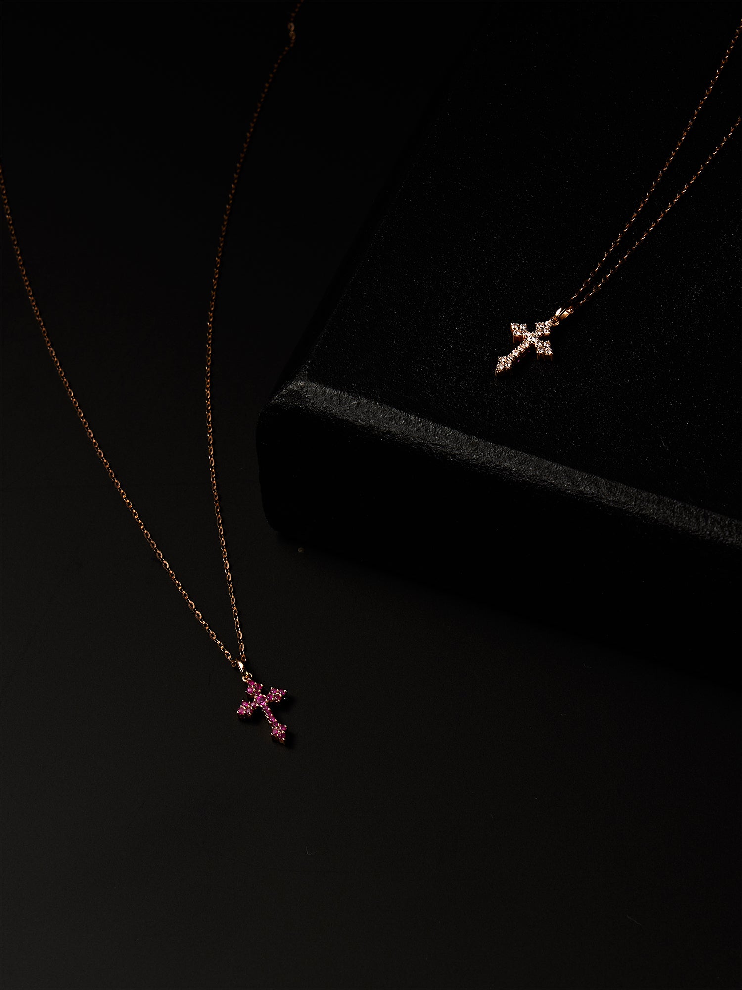 聖潔寶血Redeemed Light｜雙面鑽石十字架項鍊